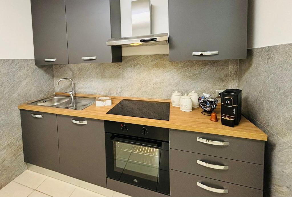 Cucina lineare moderna, Mare di Roma 2